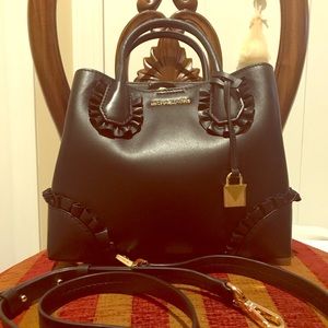 Top handle shoulder bag